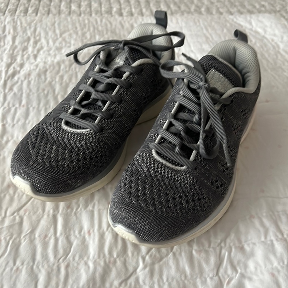 APL training shoes
